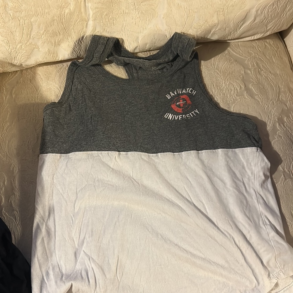 Tank tops - Picture 2 of 3